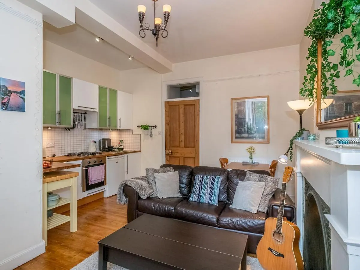 אדינבורו Pass The Keys Superb 1 Bed Flat In Traditional Victorian Building 0*,