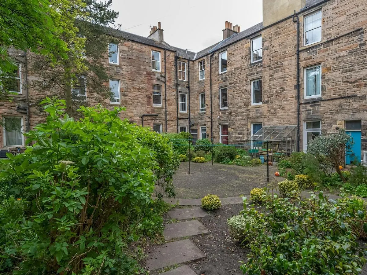 Pass The Keys Superb 1 Bed Flat In Traditional Victorian Building Edinburgh 0*,  Storbritannien